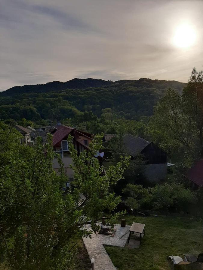 Cabana din livada Pucioasa Bagian luar foto