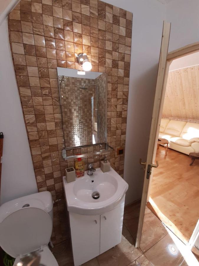 Cabana din livada Pucioasa Bagian luar foto